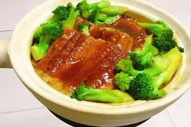 广式煲仔饭正宗做法，原来酒店大厨都用这种方法，简直太好吃了！视频封面