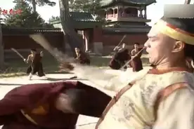 戏说乾隆：四爷抽出腰间软剑的瞬间，帅炸了！看的人都激动