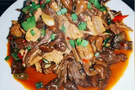 干蘑菇这样做，好吃易学，味鲜入味营养，促进消化#牛年就要牛#视频封面