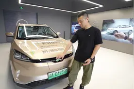 新车测评—充电1小时，续航超300，威马EX5续航实测视频封面