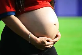 孕期为什么经常觉得很热，有这5个原因，准妈妈别凉了肚子