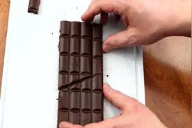 这样切巧克力多出来的一块是从哪里学来的？学会偷吃都不会被发现视频封面