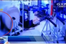 柳州：工人被卷入塑料膜卷筒机，近几个小时内无人发现，不幸身亡视频封面