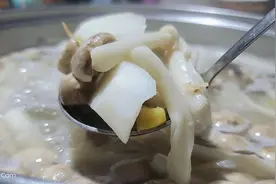 教你们做一道鲜美的山药蘑菇汤，让整个冬天都变得温暖起来