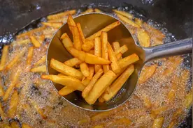 厨师长分享炸土豆条硬核技巧，每一根都外焦里嫩，绝不软趴趴