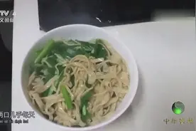 颈动脉斑块患者在饮食方面该注意什么？专家现场支招，来学习一下视频封面