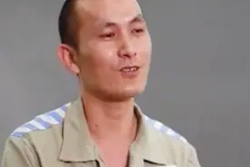 因抢劫坐牢，夫妻俩服刑六年首次见面相顾无言，妻子：我有点怨恨视频封面