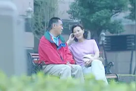 男子玩起黄昏恋，女老师邀请他去家里吃饭，男子当即小鹿乱撞视频封面