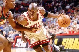 13次闯进季后赛6次夺冠！“篮球之神”乔丹季后赛生涯十佳球视频封面