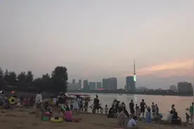 南阳白河边孩子们游泳🏊🏻戏的好去处视频封面