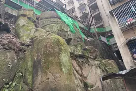 重庆一小区内惊现无头佛像，开凿年代和建造者是谁至今还是一个迷