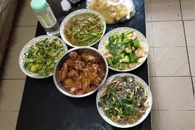 日本小姨回来过年了，一起去二舅家吃个饭！视频封面