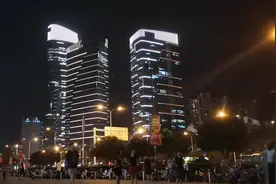 一起感受下东方的“芝加哥”，武汉。视频封面