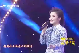 歌唱家吴碧霞献唱《饮酒歌》《甩葱歌》，旋律轻快，歌声俏皮可爱
