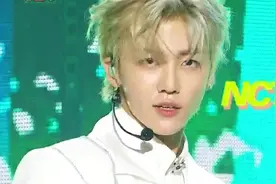 SM旗下男团NCT DREAM最新打歌舞台 纯白造型帅到无法形容视频封面