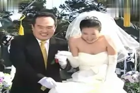 一场别具一格的婚礼，兵姐姐和小奶狗甜蜜在部队结婚，场面超温馨视频封面