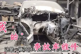 进口的大切诺基事故车，两个大梁变形严重，钣金小伙轻松拿下