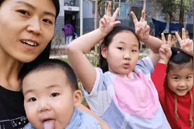 妈妈带仨宝贝去打屁股针大姐在旁鼓励弟弟妹妹不哭弟弟妹妹也很棒视频封面
