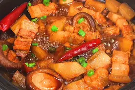 香菇土豆肉宝宝，香而不腻回味无穷有煲煲日子真好，简单易学。