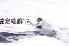 杨超越雪地拍戏花絮 大冷天的光脚踩雪地 看着都觉得冷啊视频封面