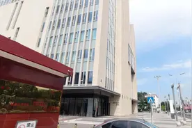 王健林在北京远郊区怀柔投资兴建的怀柔青春万达广场，这楼好高啊视频封面