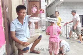 农村小伙搞发明，废旧矿泉水瓶自制捕蝇神器，看看试验效果咋样？