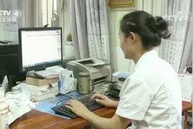 女子饮食不规律引发胃部不适，专家推荐运动疗法搭配中医，来看看视频封面