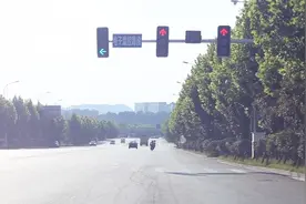 不小心闯黄灯，路口过了一半红灯就亮了怎么办？选错了扣6分视频封面