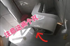 安装马桶时这两个孔一定要注意了，大多数反臭的原因都是它造成的视频封面