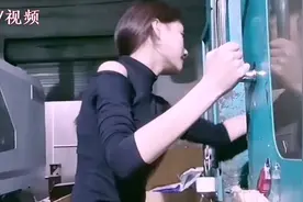 注塑车间增加新机台，新招入多名女员工不仅人漂亮，看做工咋样？