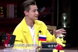 俄罗斯小伙喜爱东北搓澡，激动的站起来给大家亲自演示搓澡视频封面