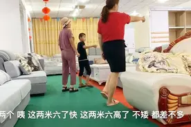 农村婆婆赶集买新衣柜，三组合柜子1600元贵吗？乡镇物价不算高！视频封面