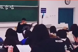 班级合唱，敲好听呢，七首歌，首首经典，最后一首羡慕了