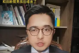 新疆和田机场：为救断臂男孩，这趟飞机二次开门。因为大爱，所以例外！为每一个善良的人点赞！视频封面