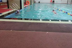 姐姐自己学游泳，从潜水开始，不怕水的孩子学游泳就是快视频封面
