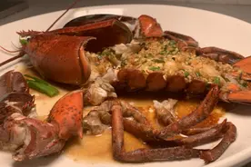 1斤多一个的大龙虾在家不会做？学会这个做法，竟然比酒店还好吃视频封面