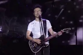 汪峰真情演唱《青春》太有味道了！听到有种想哭的冲动视频封面