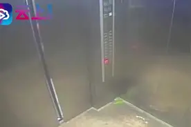 封闭电梯内老人多次晕倒，情急下，谁按下了电梯按钮？视频封面