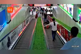 宁夏：商场自动扶梯惊现“黑洞” 小孩无心踏中险被吞噬