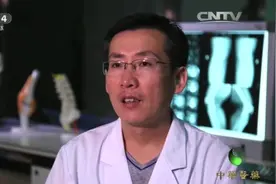 女子骨头一直不愈合，正骨术能否给女子带来希望？一起看视频封面