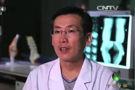 女子骨头一直不愈合，正骨术能否给女子带来希望？一起看视频封面