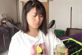 湖南姑娘用特别的“水”来凉拌黄瓜，味道酸辣爽脆，你吃过？