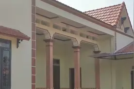 越南人的房子构造有一层的有二层的，跟中国的差不多。视频封面