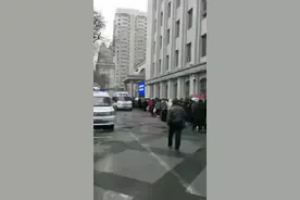 哈尔滨已经发生医疗挤兑，医大一院和二院各科室能不能分开啊视频封面
