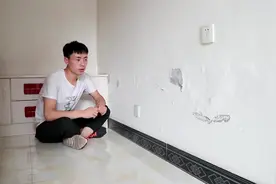 墙面返潮泛碱怎么办？刚装修好的房子就起皮，装修小伙来帮忙！视频封面