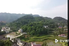 形如负扆，有垅中峙，风水学的经典之龙，可孕育出文章盖世之人。视频封面