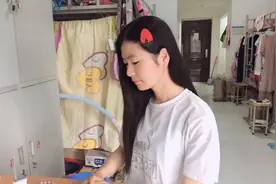 富士康提前发工资了，有了激励奖金到账，打工妹能月入过万吗？视频封面