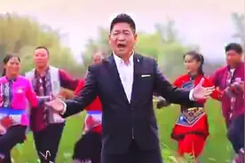 中国彝族男高音歌唱家李俊峰激情演唱《喊一声大丘北》视频封面