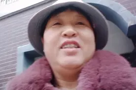 不识字的奶奶去接三个孩子视频封面