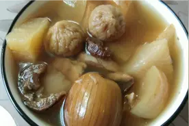 适合夏天煲的瘦肉苹果汤，酸酸甜甜，大人小孩喝完胃口都变好了